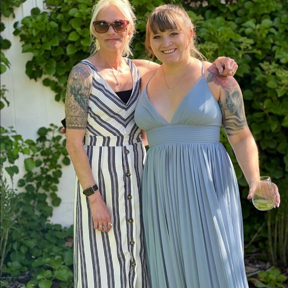 DONATED Beautiful pleated maxi dress - Picture 13 of 13